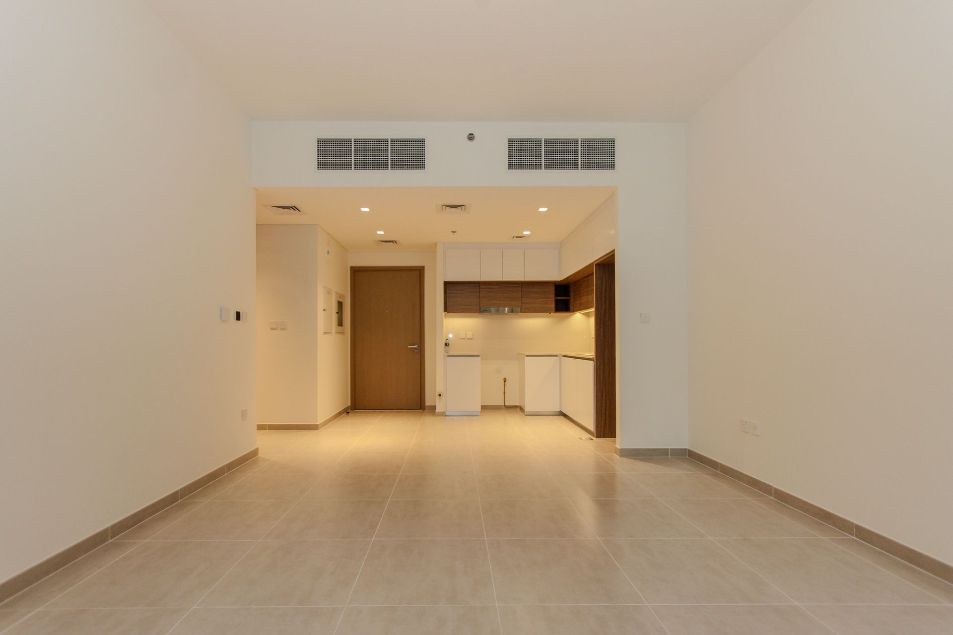 Prime Location | Chiller Free | Boulevard View