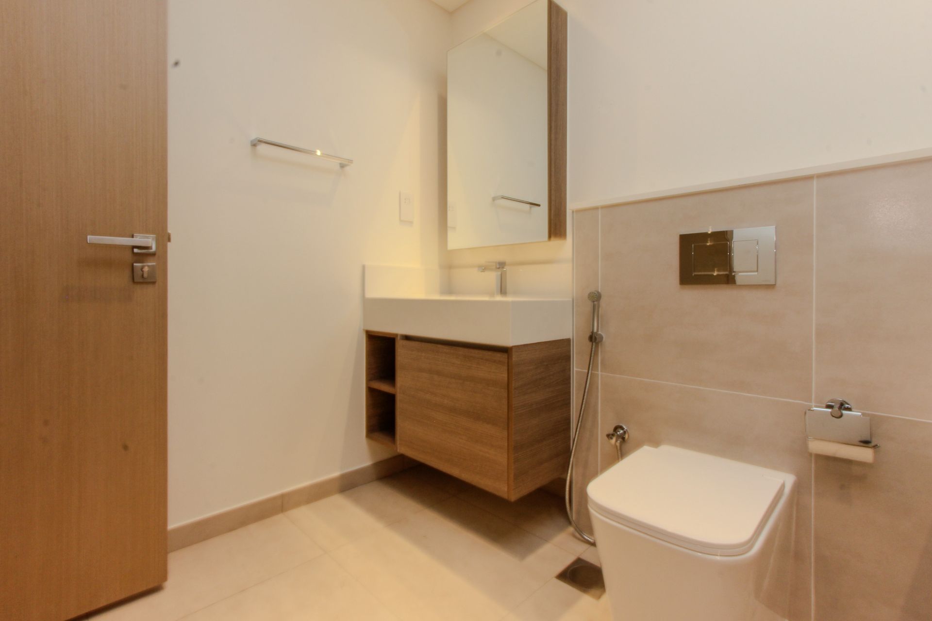 Prime Location | Chiller Free | Boulevard View