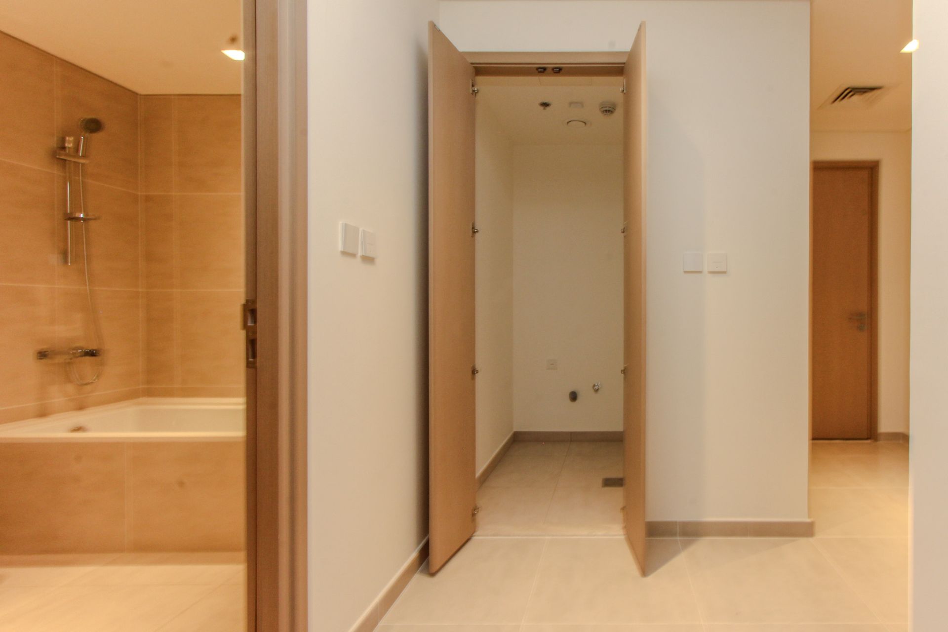 Prime Location | Chiller Free | Boulevard View