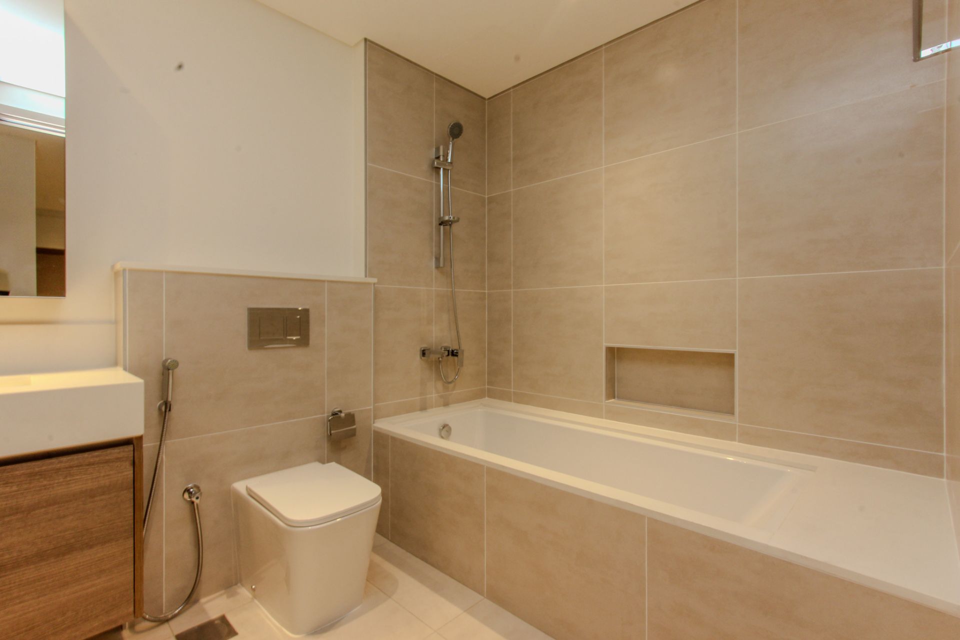 Prime Location | Chiller Free | Boulevard View