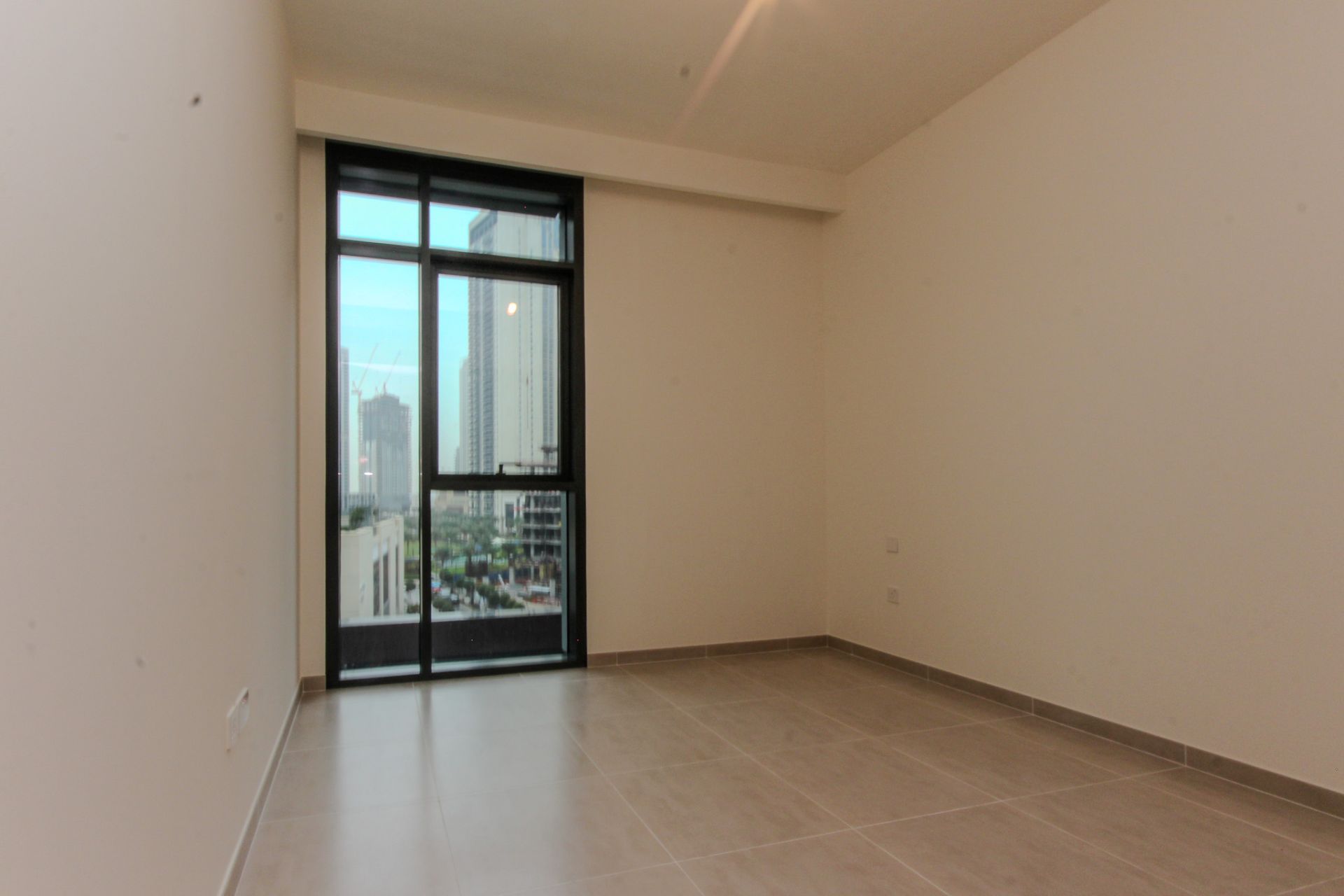 Prime Location | Chiller Free | Boulevard View