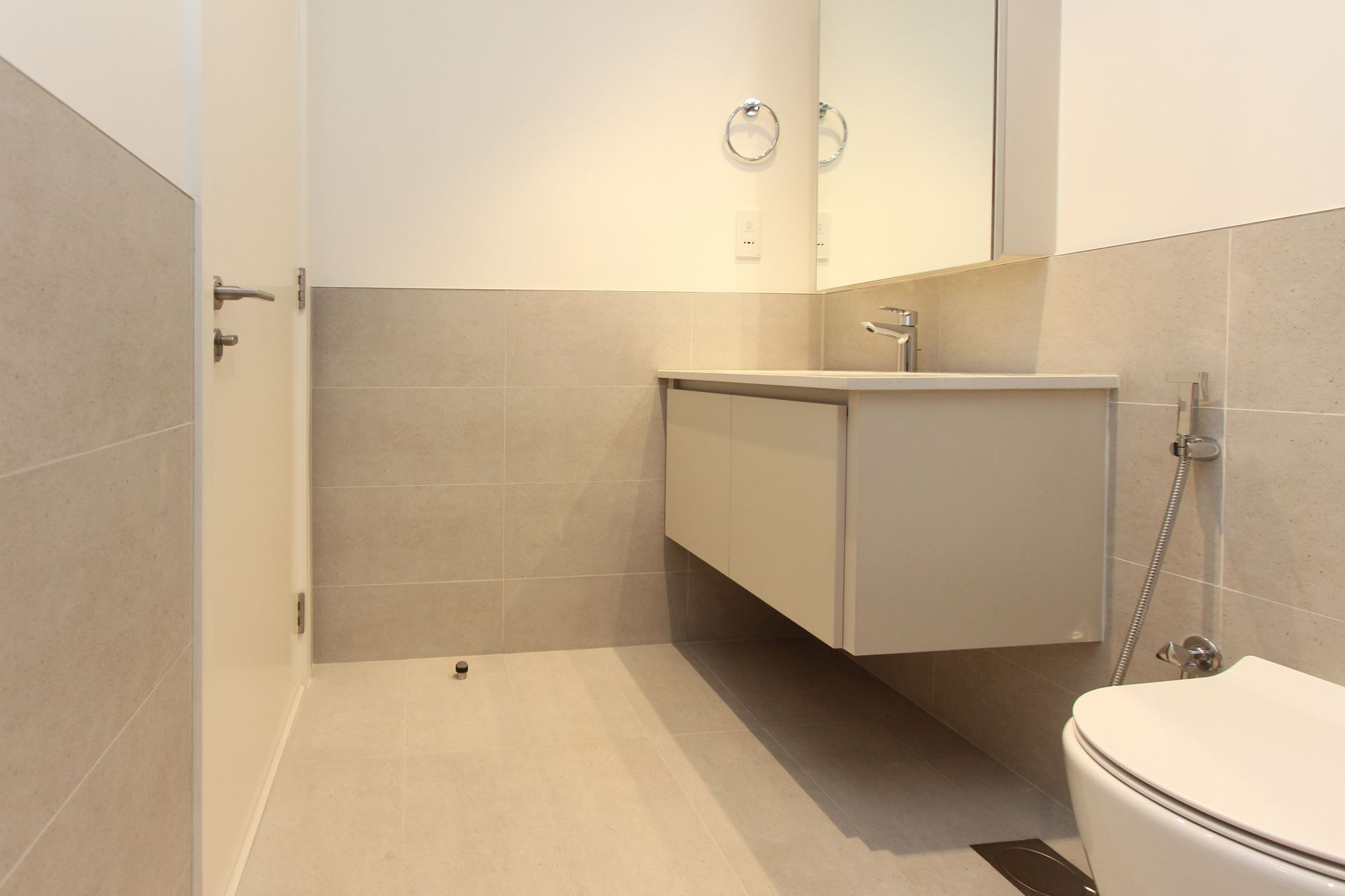 Beach Access | Corner Unit | Facing Lagoons