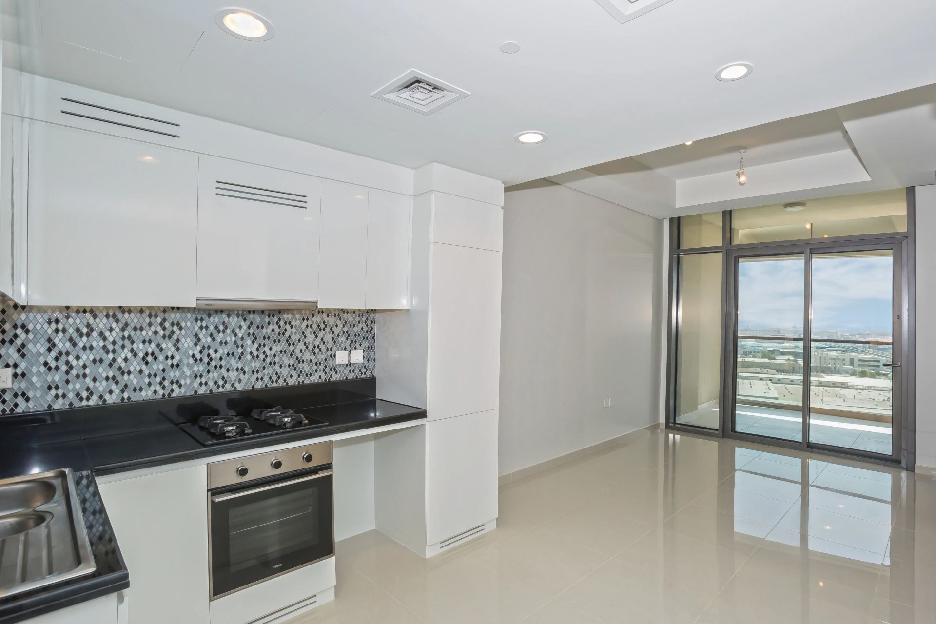 READY TO MOVE | PRIME LOCATION | SPECTACULAR VIEWS