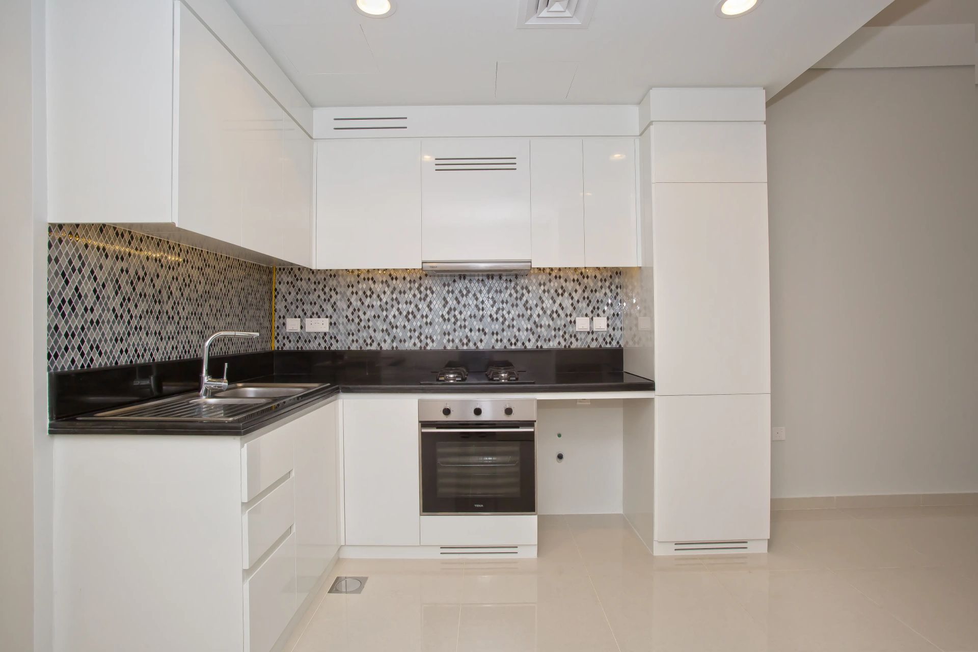 READY TO MOVE | PRIME LOCATION | SPECTACULAR VIEWS