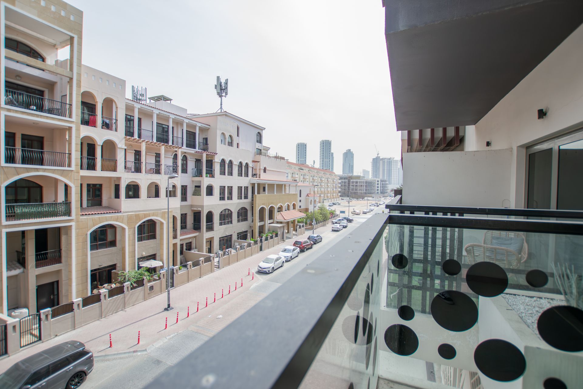 FURNISHED STUDIO | SPACIOUS | VACANT