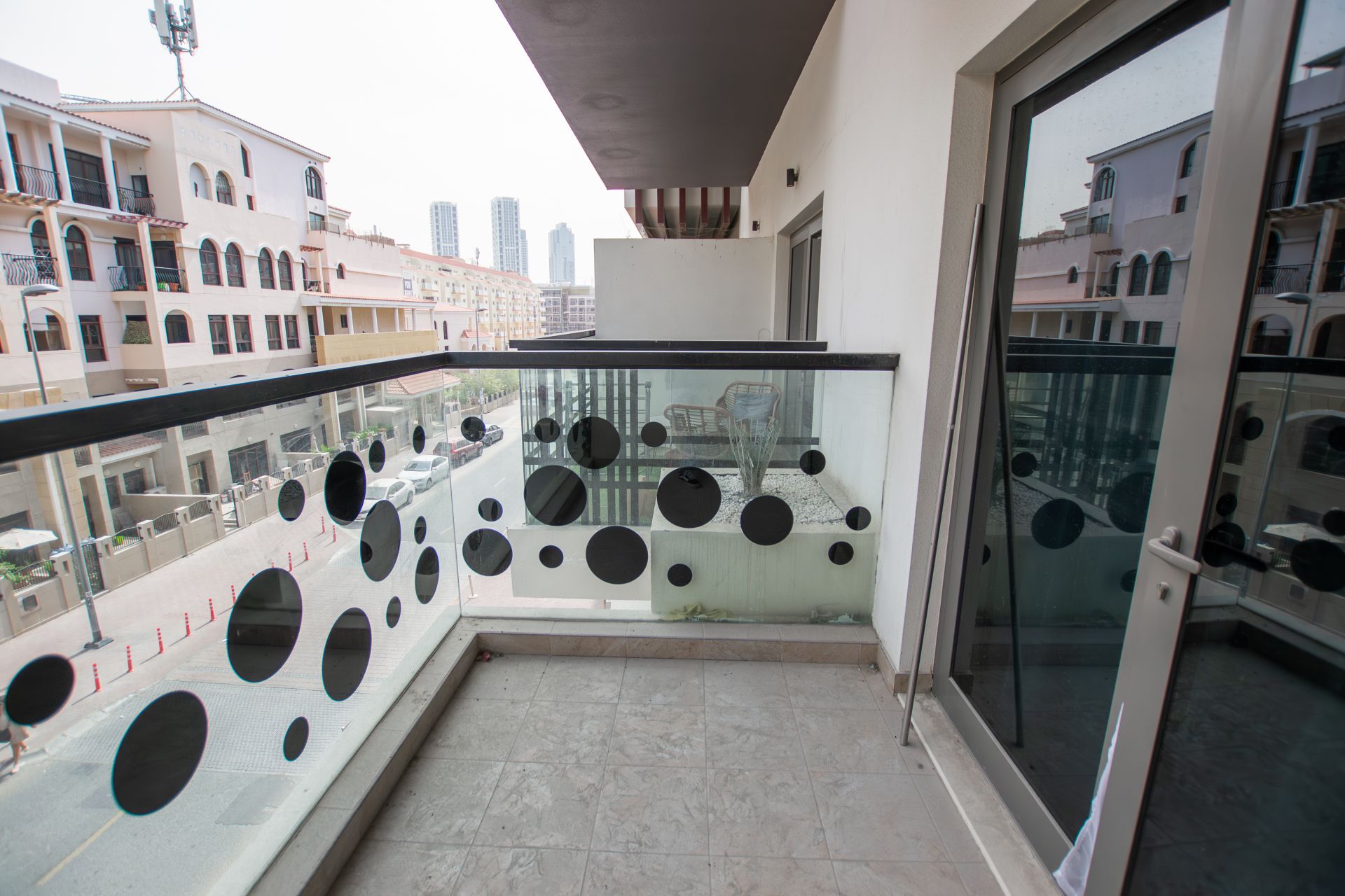 FURNISHED STUDIO | SPACIOUS | VACANT