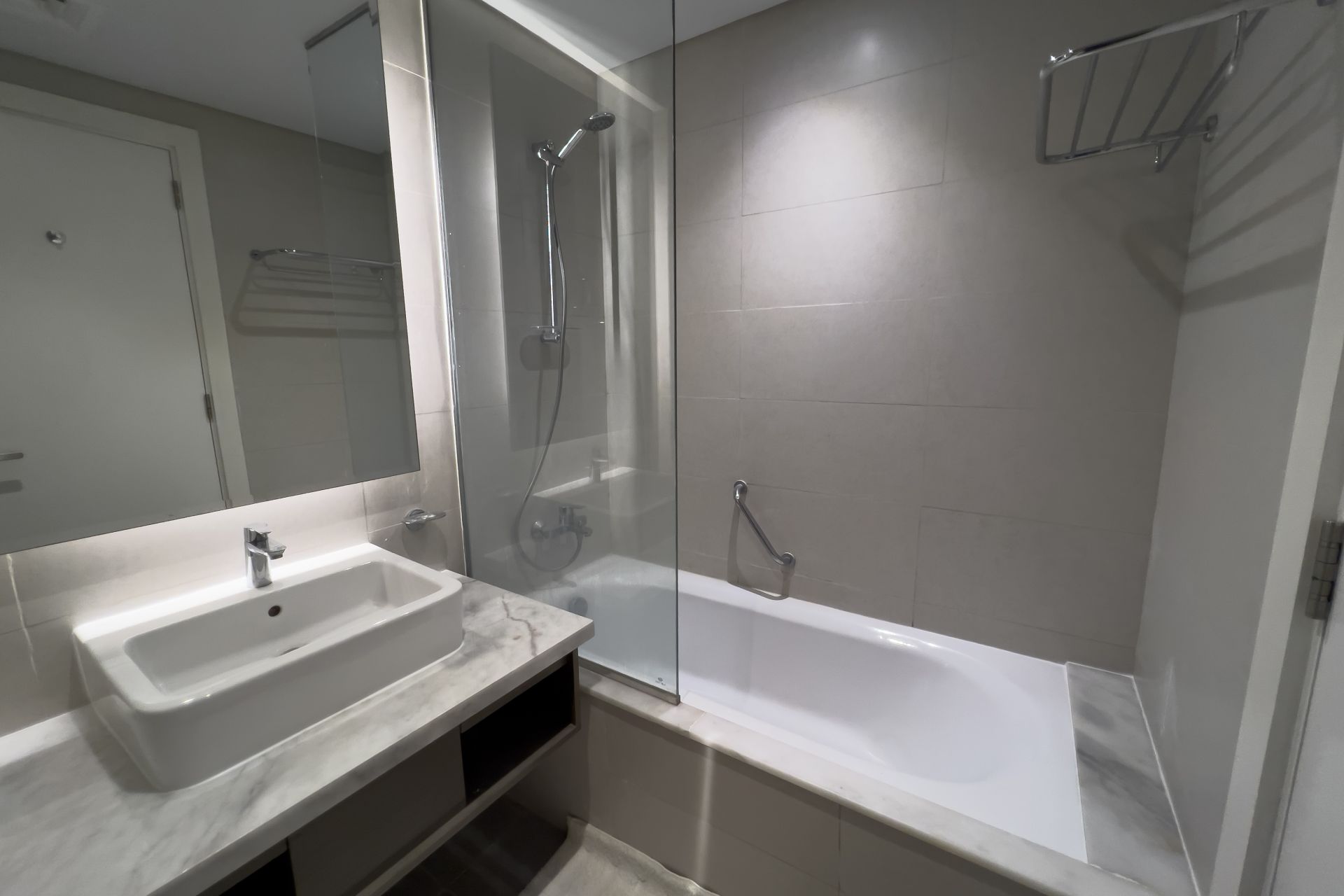 FURNISHED | CANAL AND SKYLINE VIEW | HIGH FLOOR