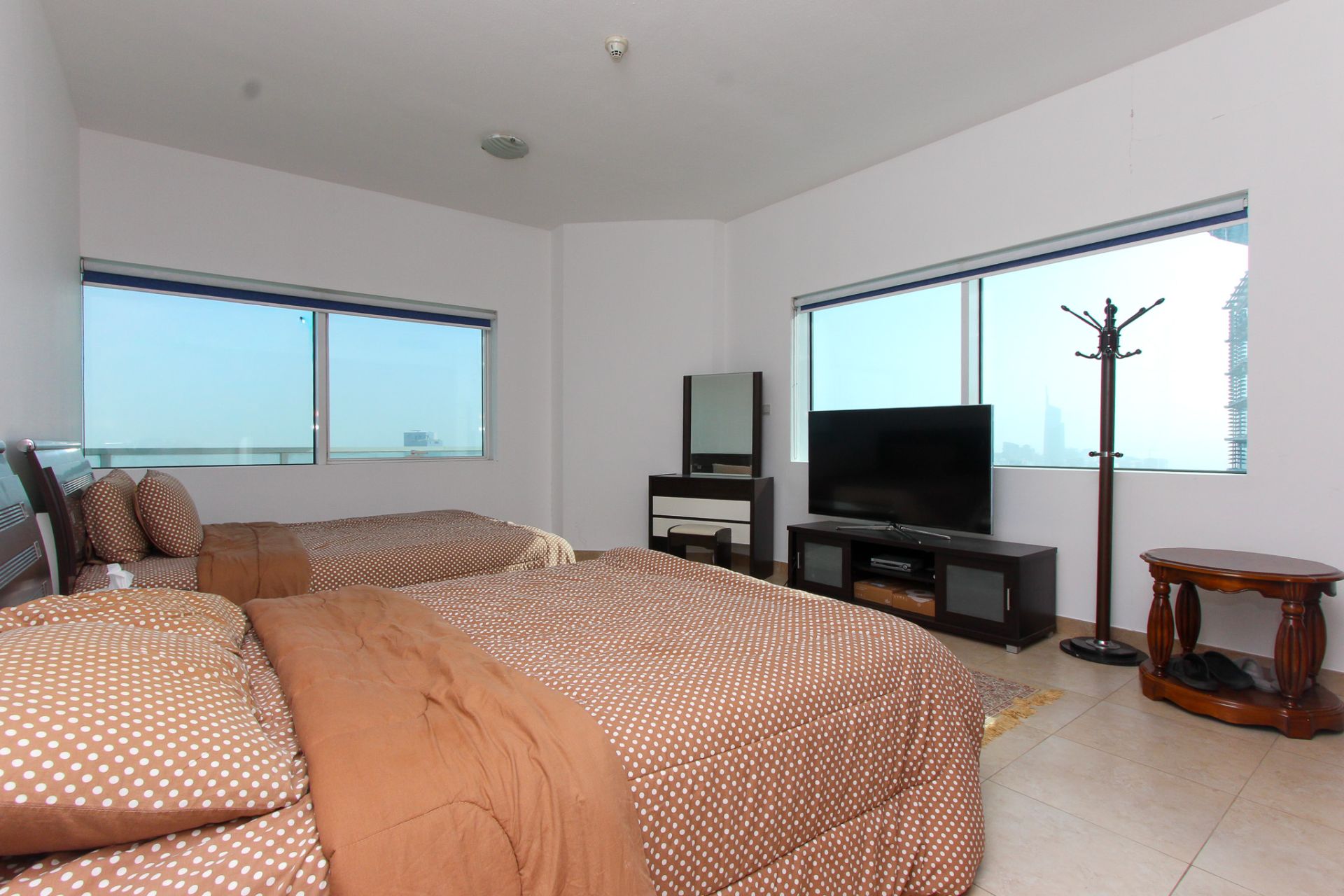 HIGH FLOOR | GOLF &amp; MARINA VIEW | VACANT