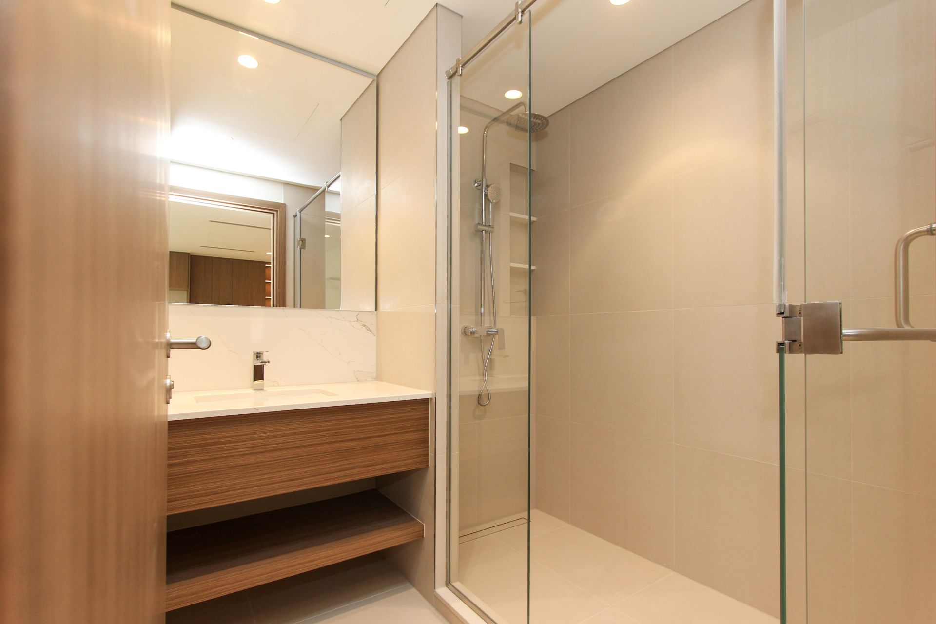 EXCLUSIVE UNIT | READY TO MOVE | COMMUNITY VIEW