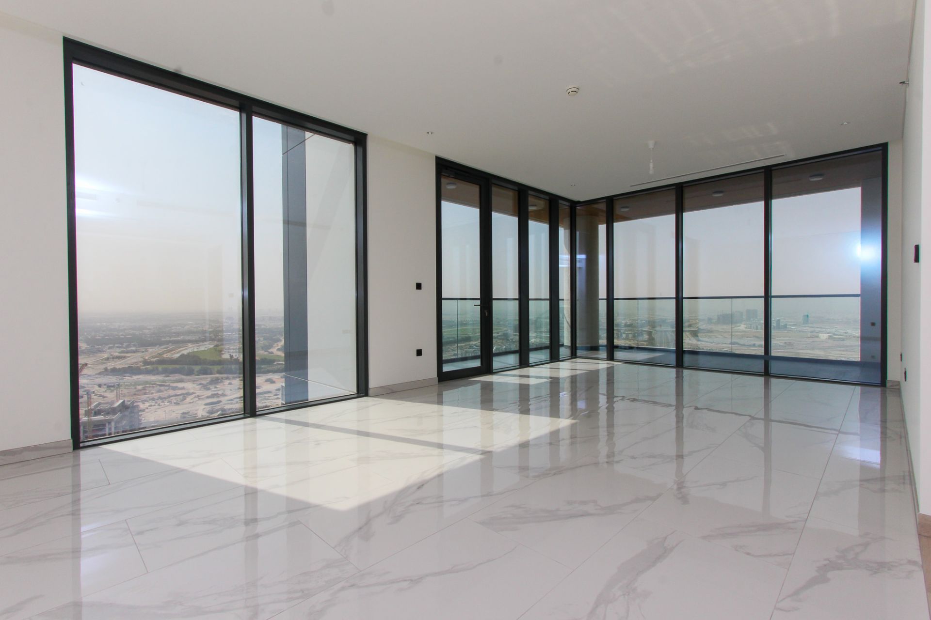 Full Lagoon and Downtown View | High Floor