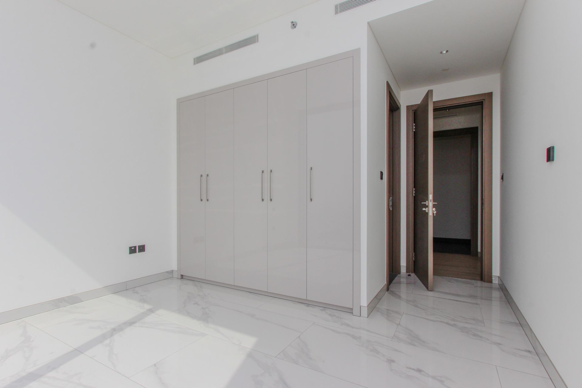 Full Lagoon and Downtown View | High Floor