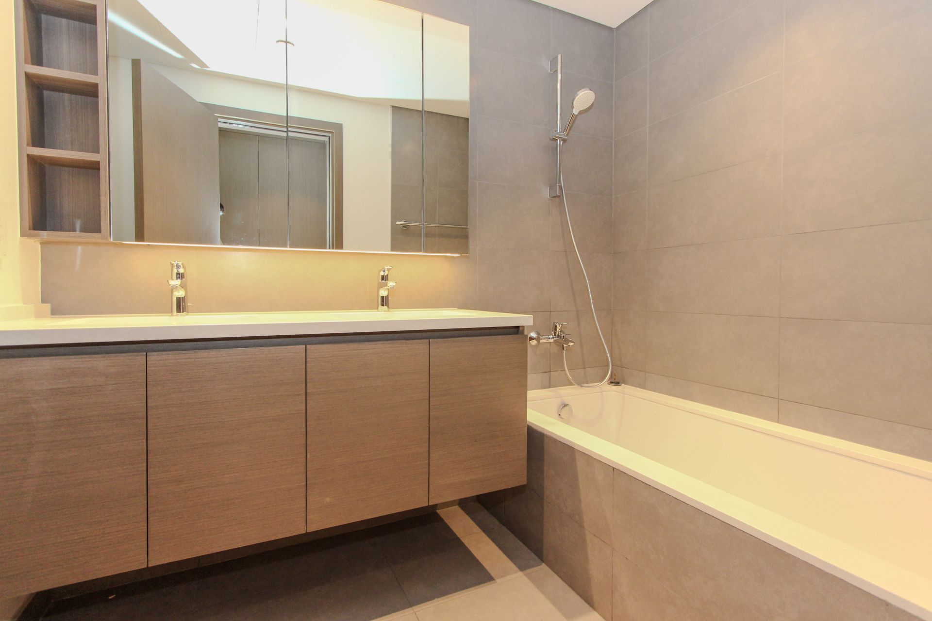 High Floor | Chiller Free | Canal View