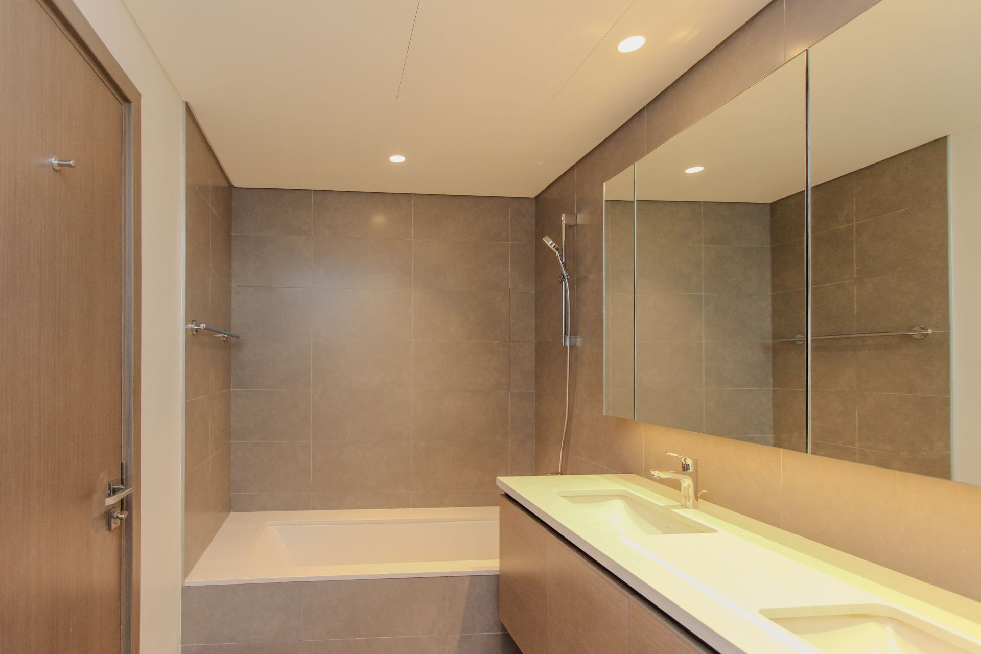 High Floor | Chiller Free | Canal View