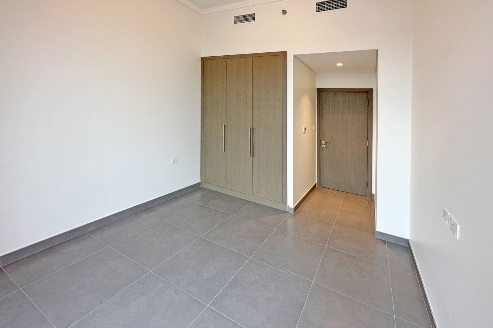 High Floor | Chiller Free | Canal View