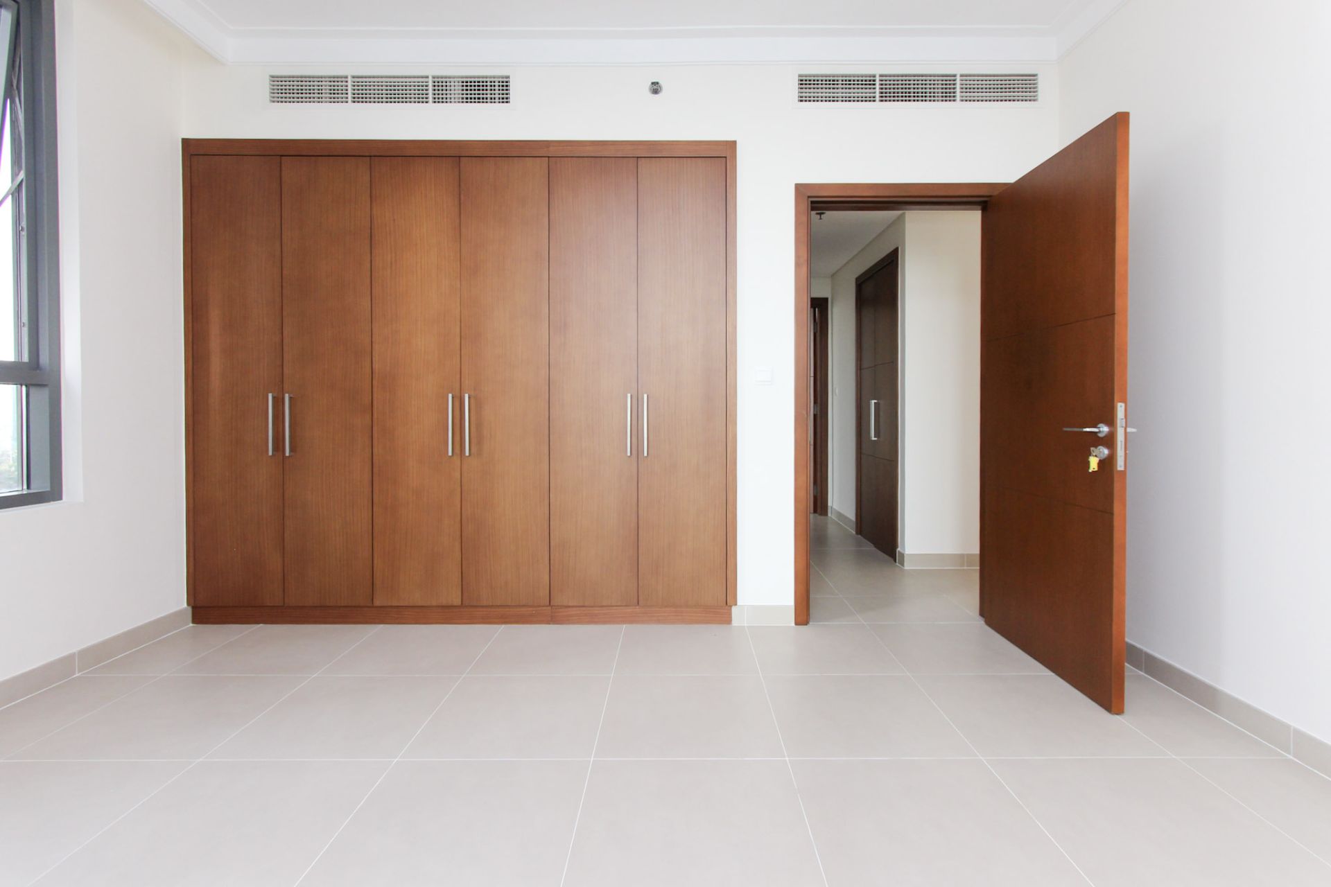 Creek and Marina View | Maids Room | Mid Floor