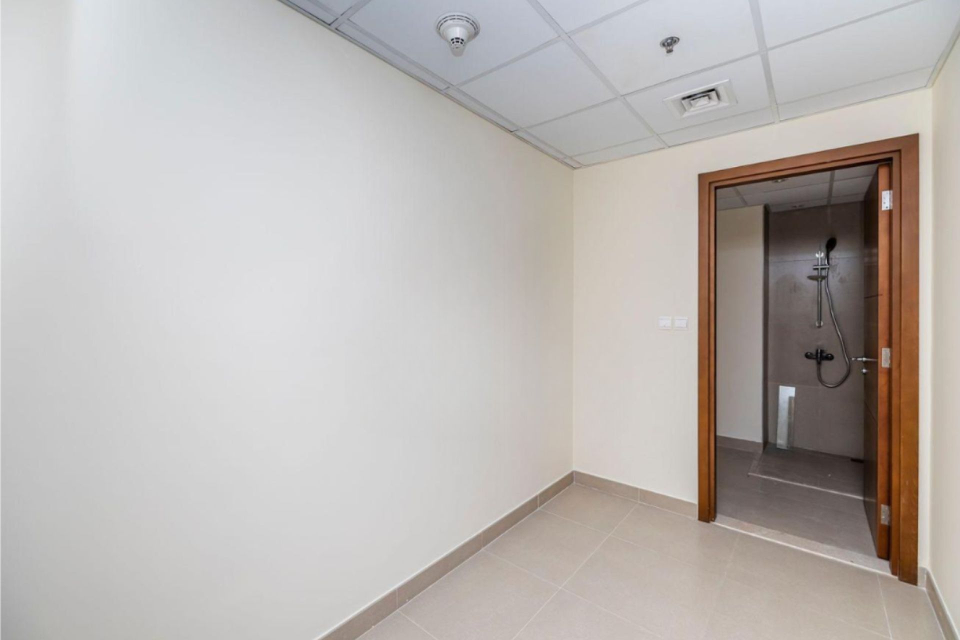 Creek and Marina View | Maids Room | Mid Floor