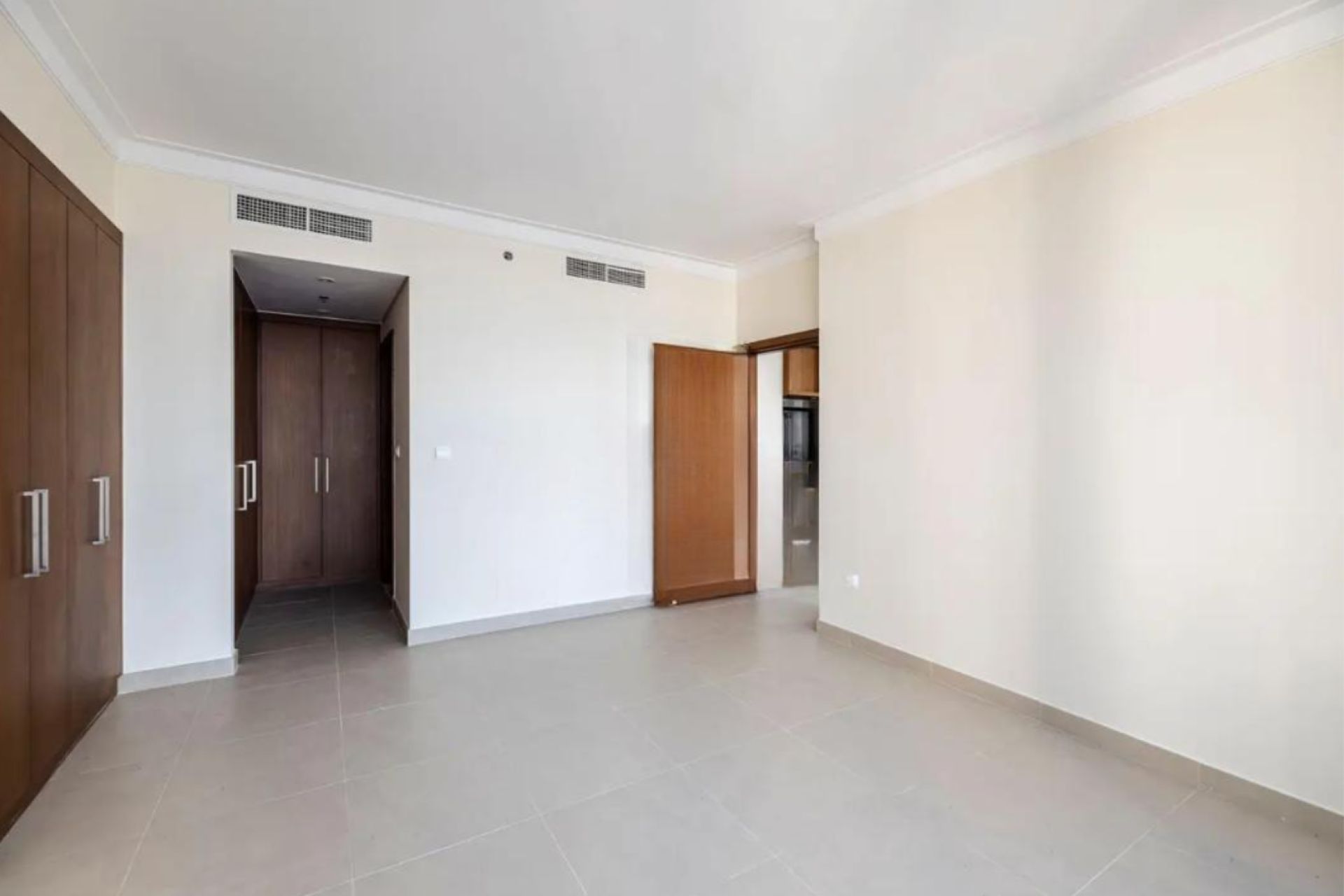 Creek and Marina View | Maids Room | Mid Floor