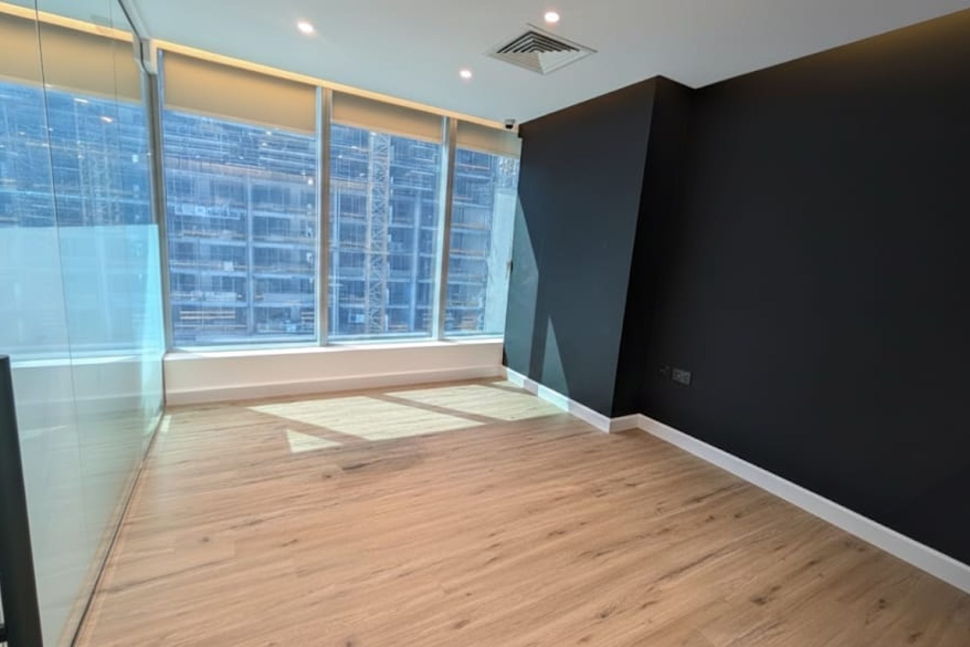 PRIME LOCATION | CLOSE TO METRO | SEMI FURNISHED