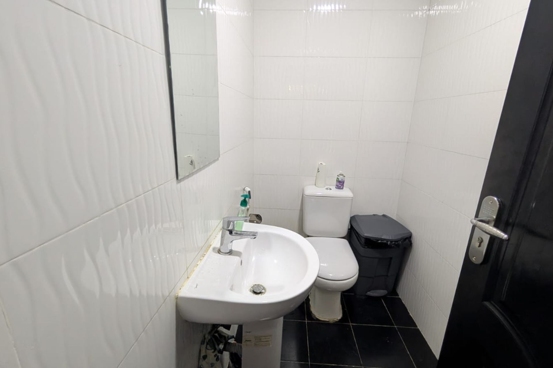 PRIME LOCATION | CLOSE TO METRO | SEMI FURNISHED