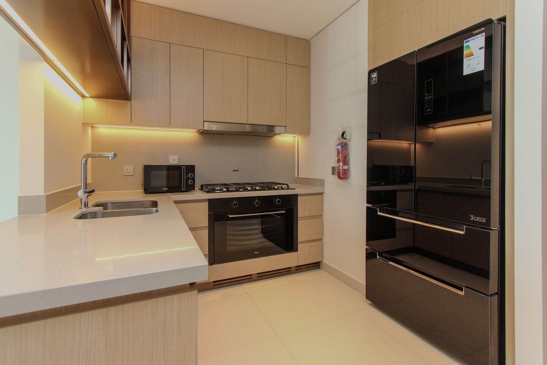 DUBAI MALL ACCESS | BURJ VIEW | SEMI-FURNISHED