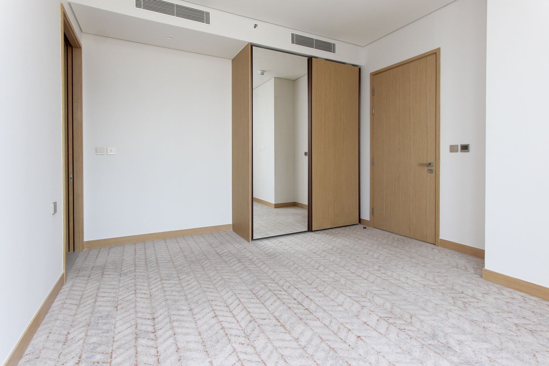 DUBAI MALL ACCESS | BURJ VIEW | SEMI-FURNISHED