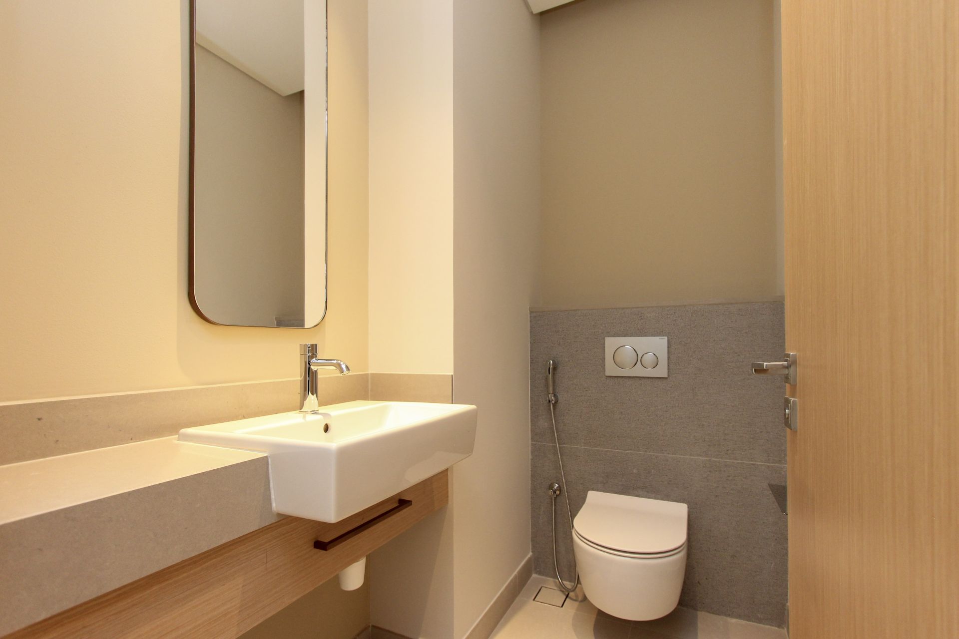 DUBAI MALL ACCESS | BURJ VIEW | SEMI-FURNISHED