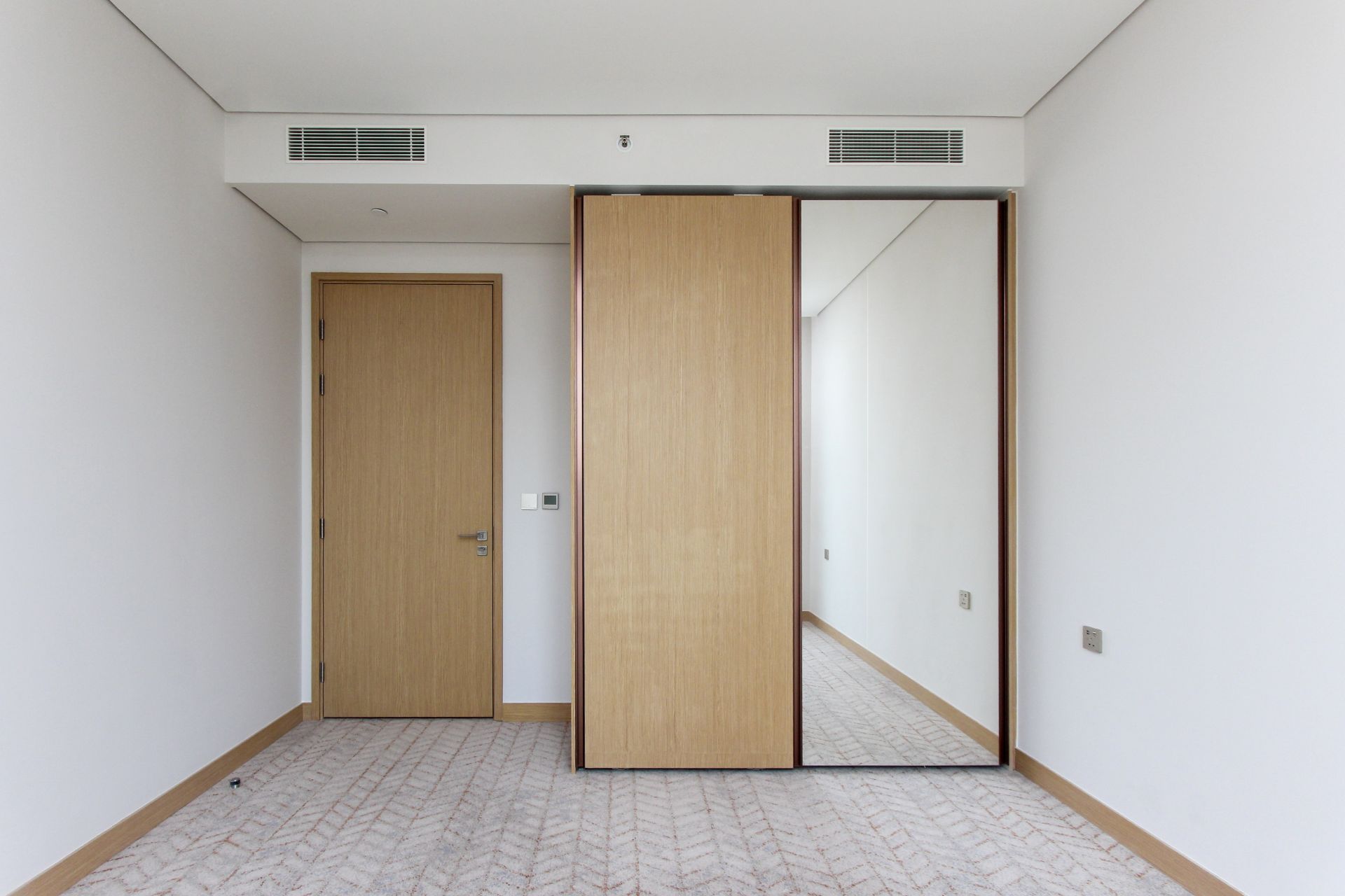 DUBAI MALL ACCESS | BURJ VIEW | SEMI-FURNISHED