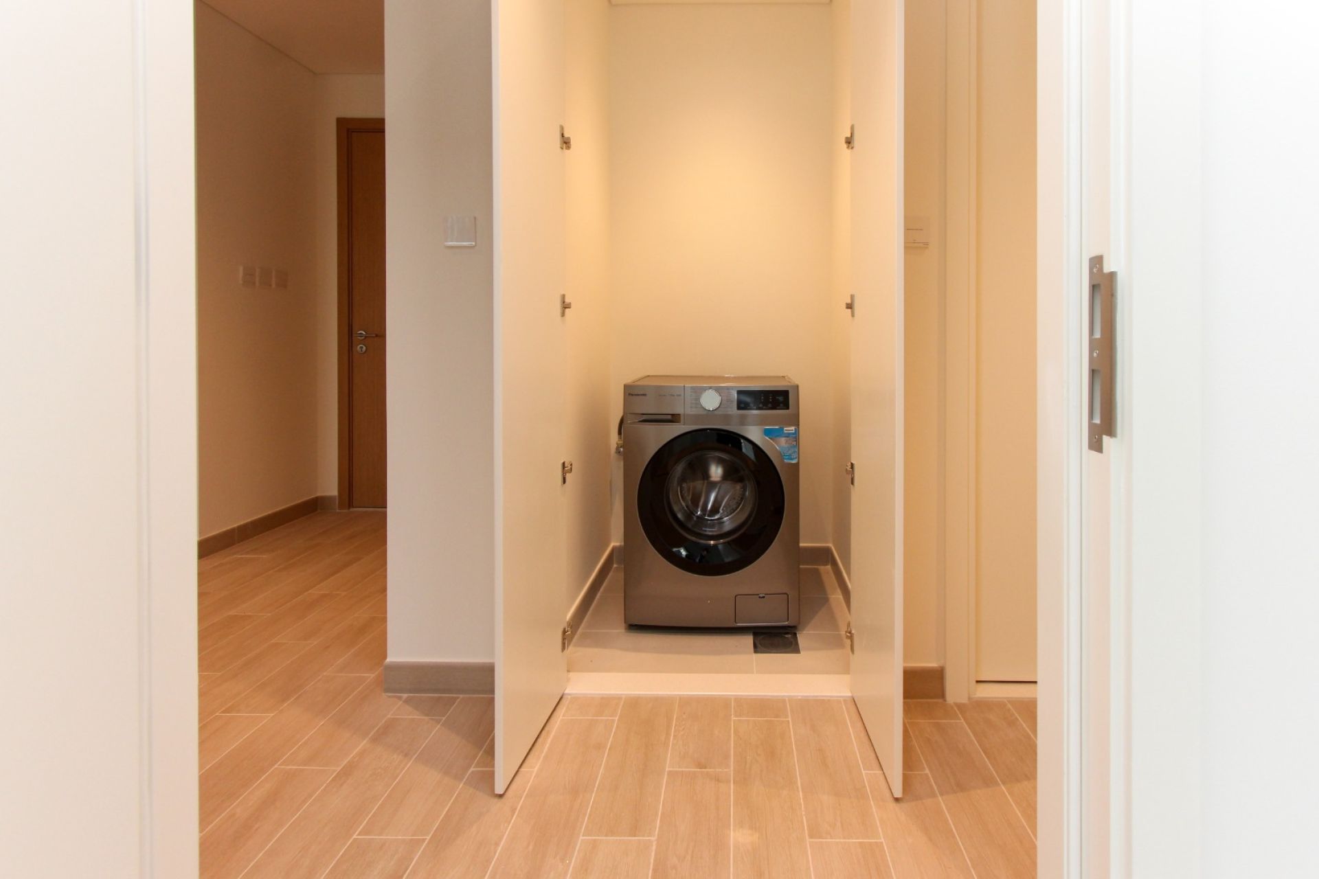 LAGOON ACCESS | VACANT | HIGH FLOOR