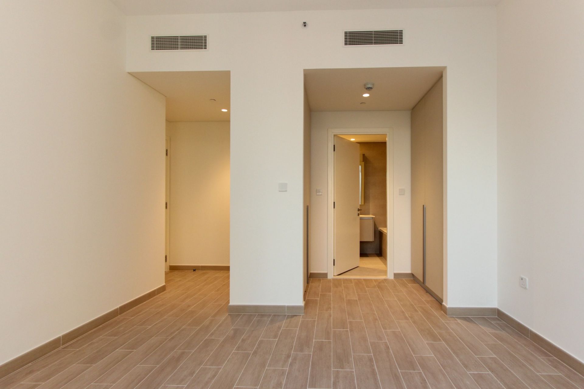 LAGOON ACCESS | VACANT | HIGH FLOOR