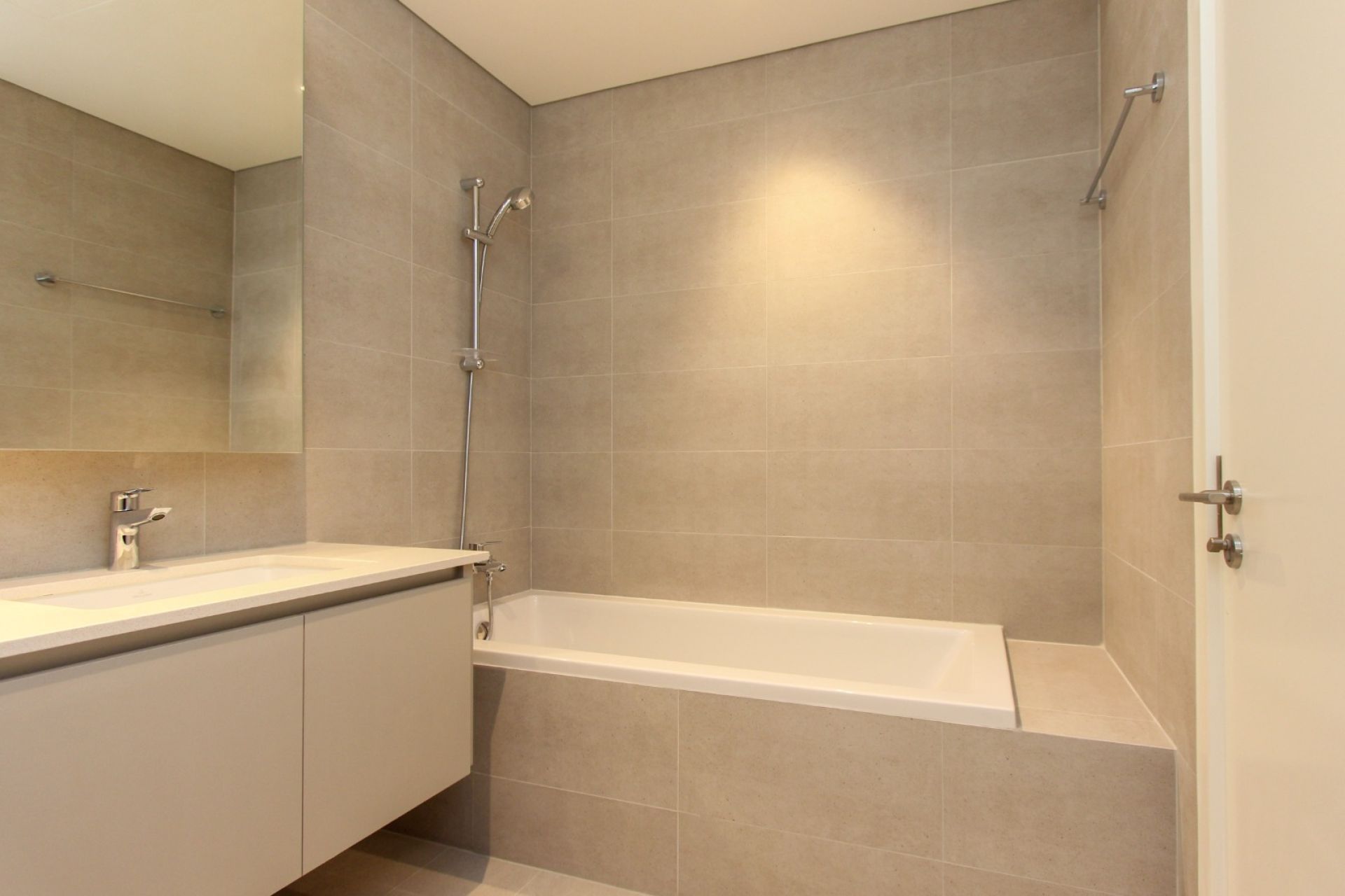 LAGOON ACCESS | VACANT | HIGH FLOOR