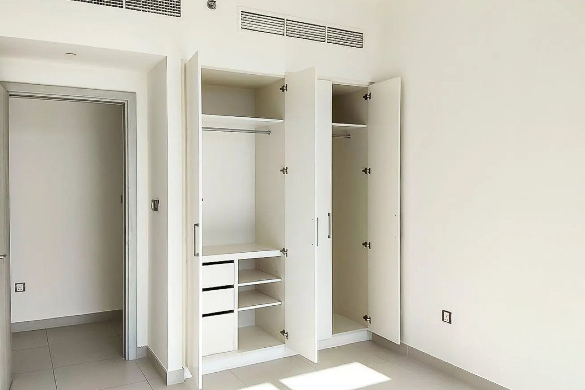 Corner Unit | High Floor | Sea View