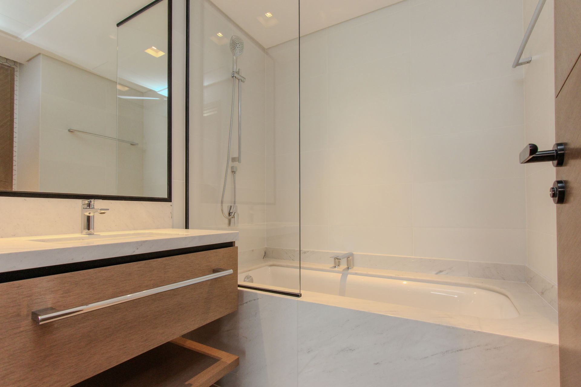 Stunning Views | White Goods | Vacant Soon