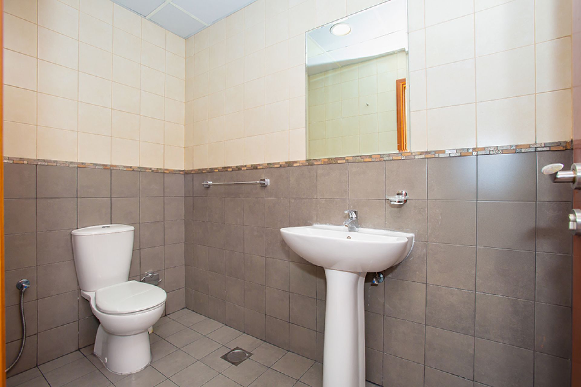 HIGH FLOOR | BIG LAYOUT | CLOSE TO TRAM STATION