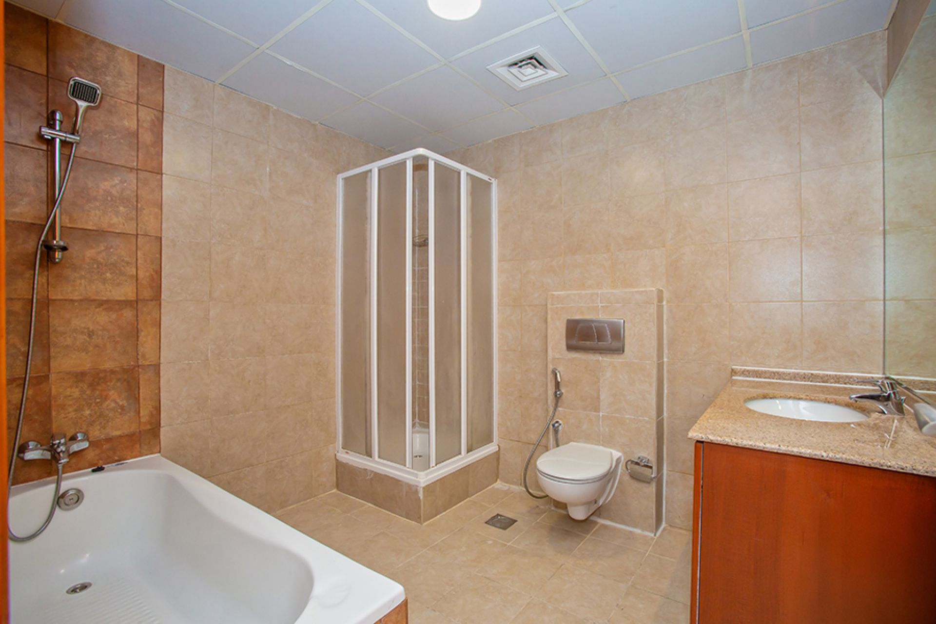 HIGH FLOOR | BIG LAYOUT | CLOSE TO TRAM STATION