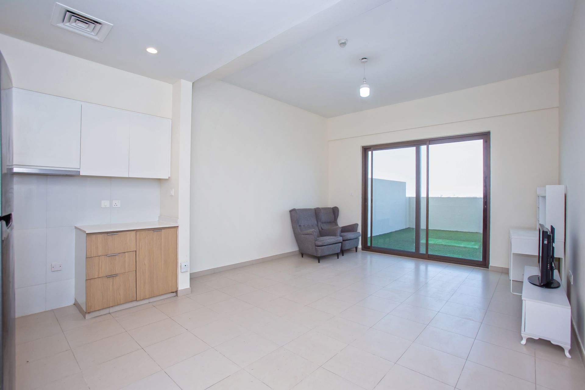 HUGE TERRACE | BIG LAYOUT | VACANT