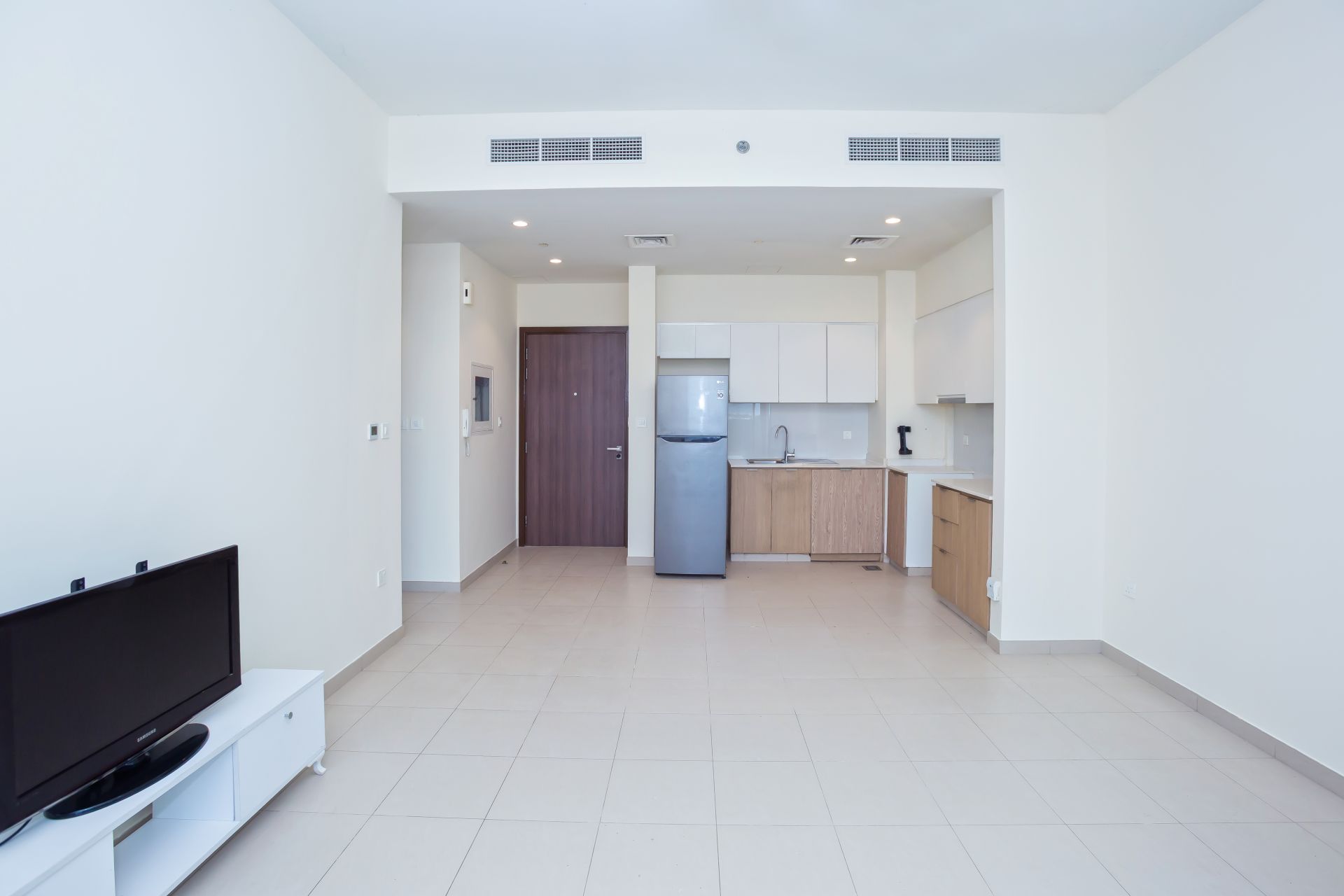 HUGE TERRACE | BIG LAYOUT | VACANT