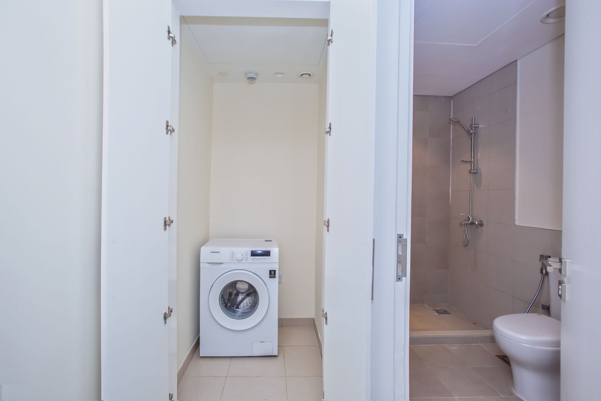 HUGE TERRACE | BIG LAYOUT | VACANT