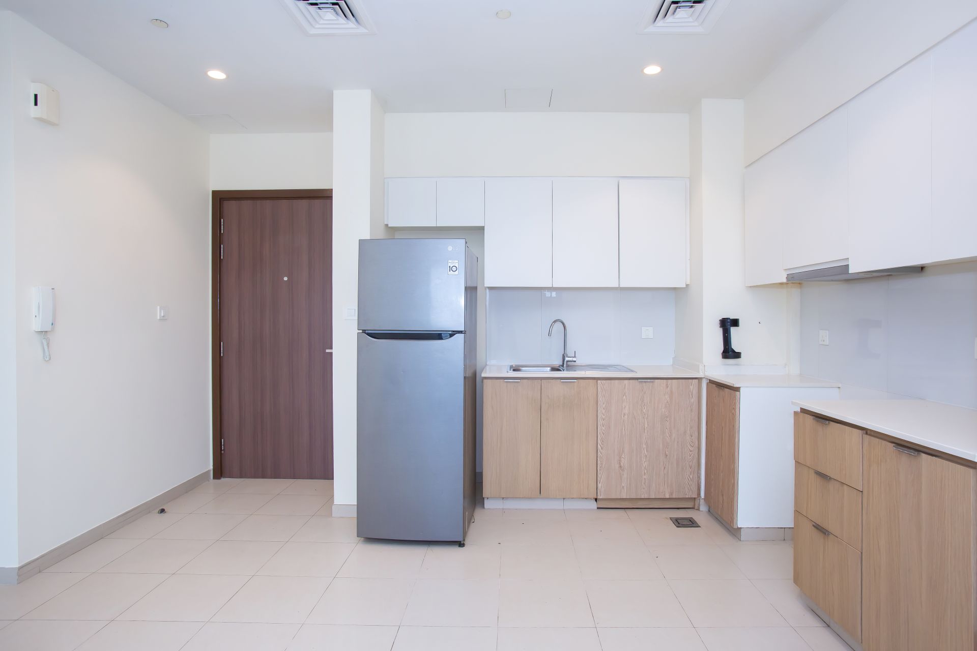 HUGE TERRACE | BIG LAYOUT | VACANT