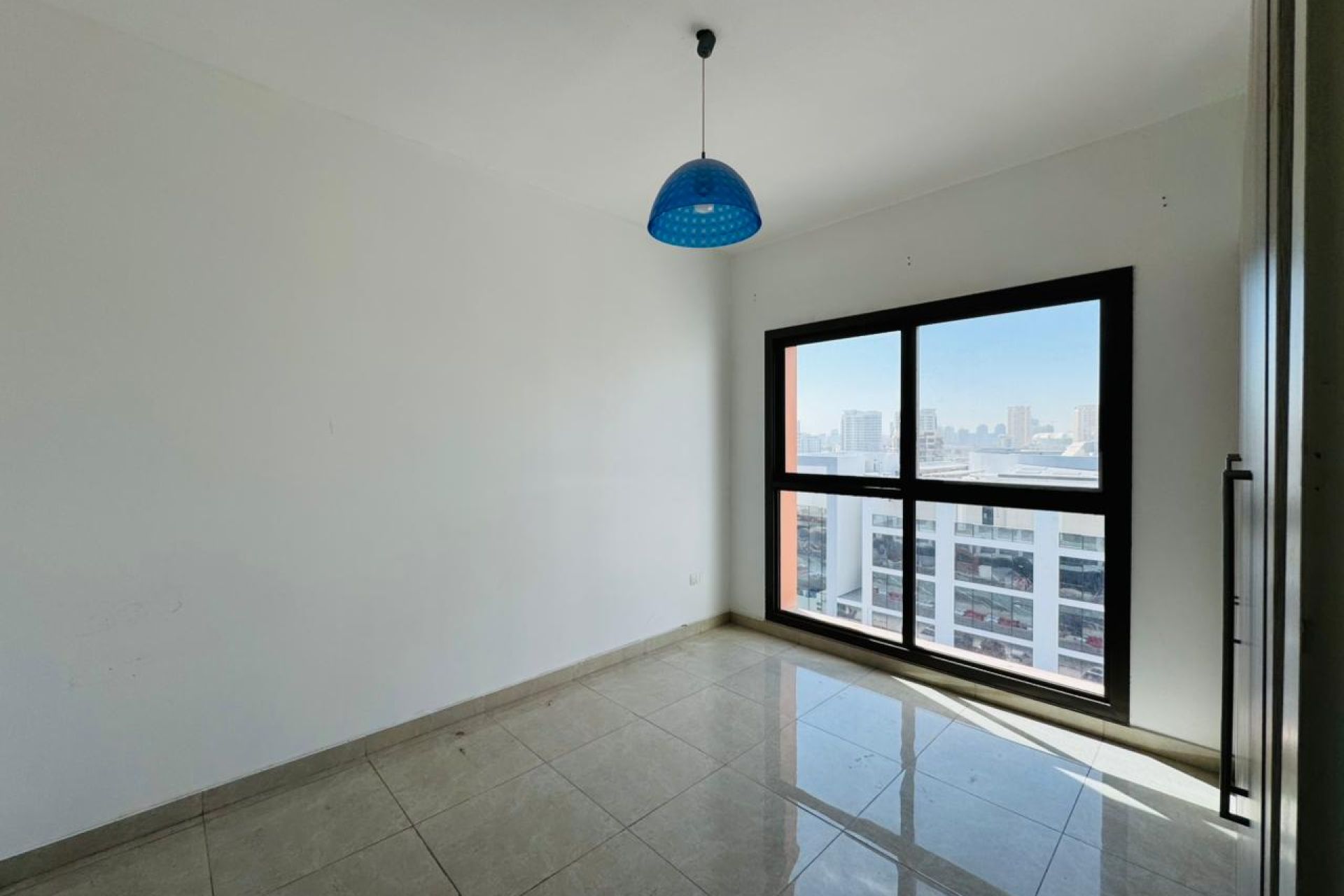 Low Price | Vacant | Mid Floor