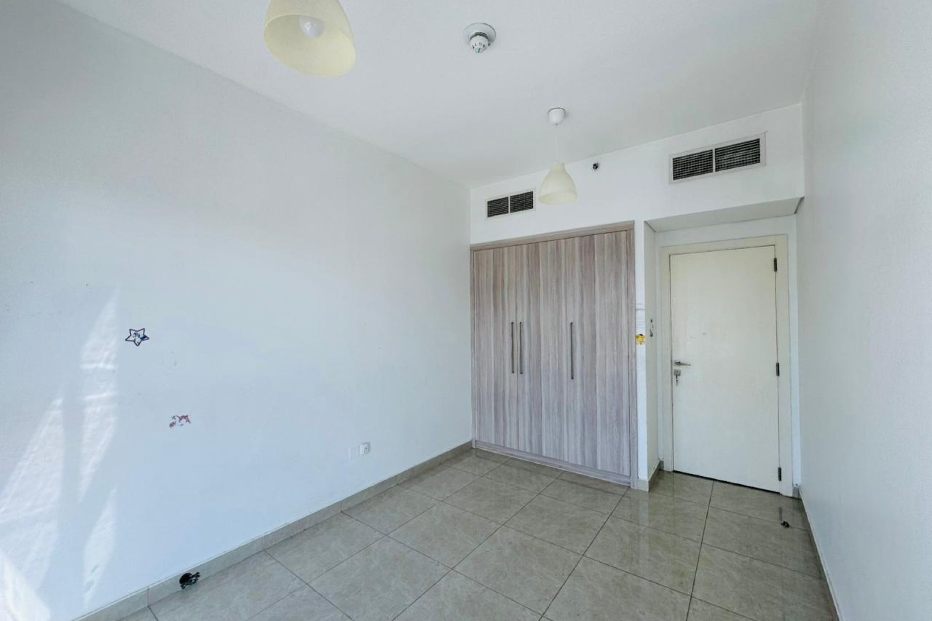 Low Price | Vacant | Mid Floor