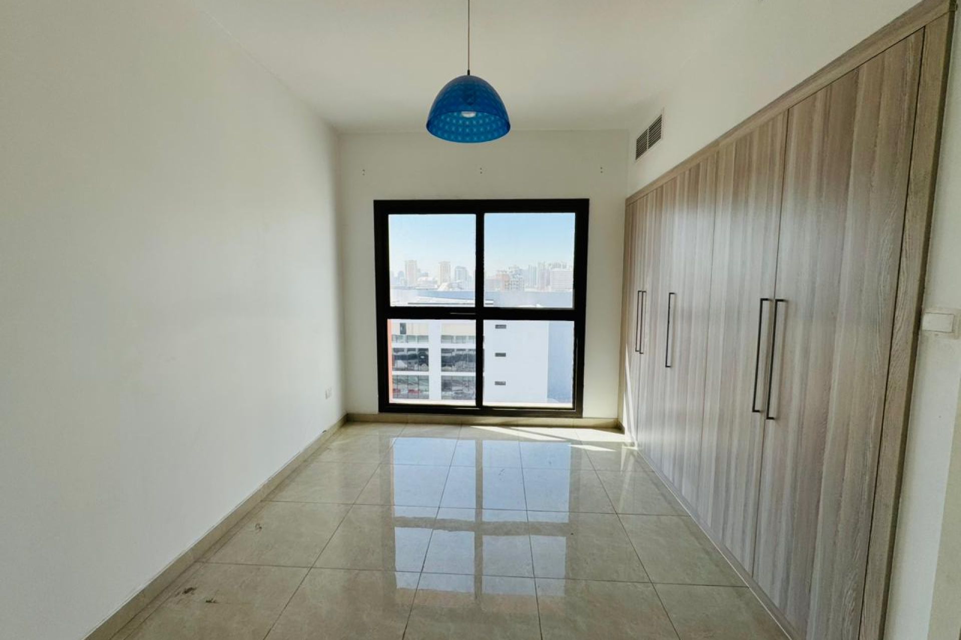 Low Price | Vacant | Mid Floor