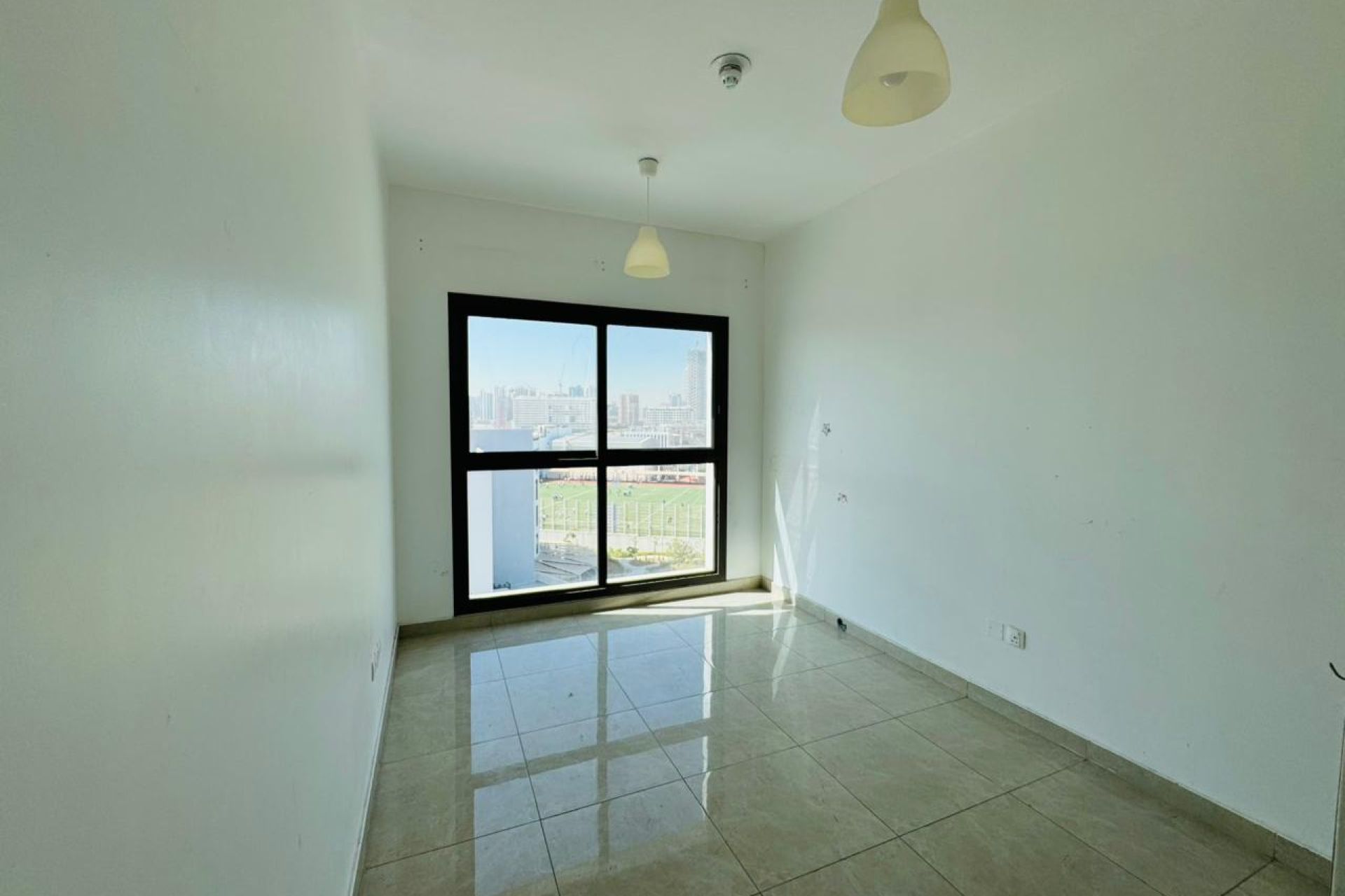 Low Price | Vacant | Mid Floor