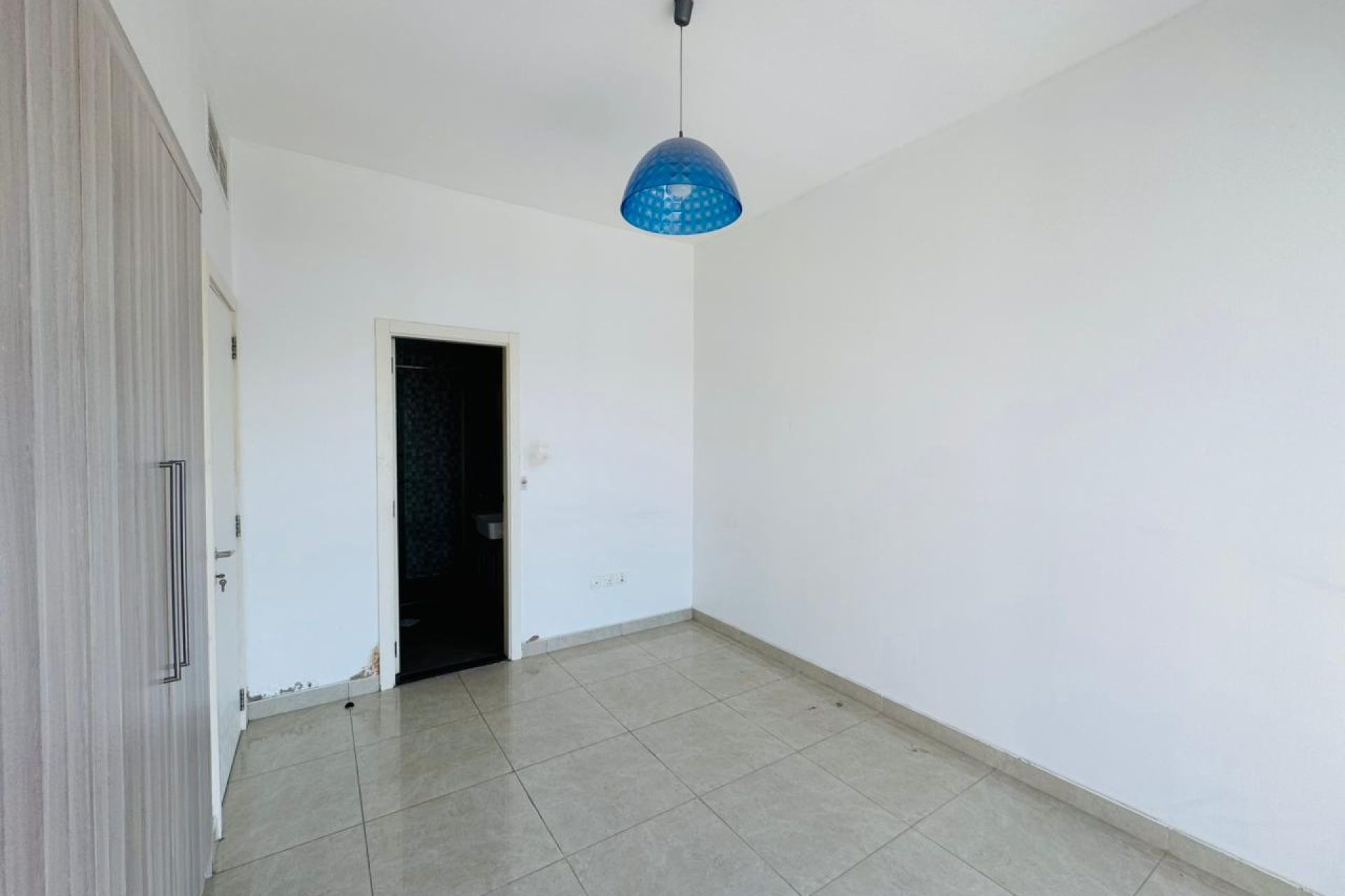 Low Price | Vacant | Mid Floor