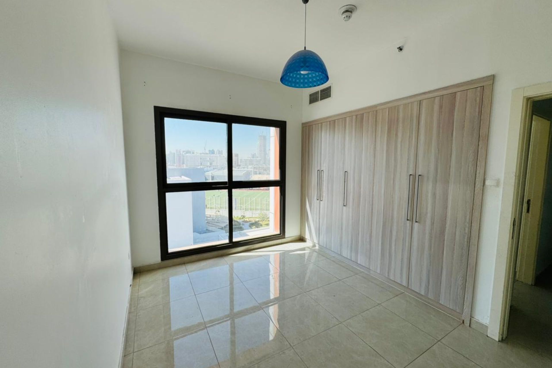 Low Price | Vacant | Mid Floor