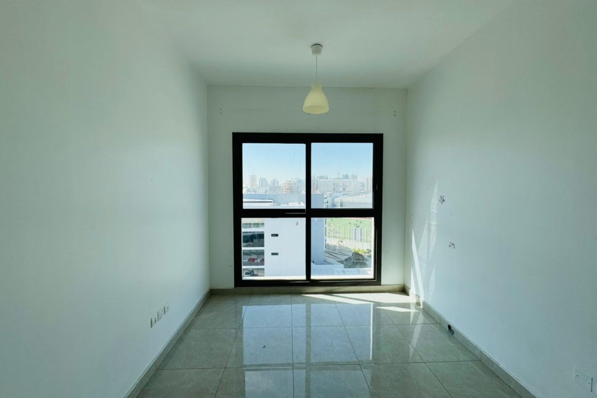 Low Price | Vacant | Mid Floor