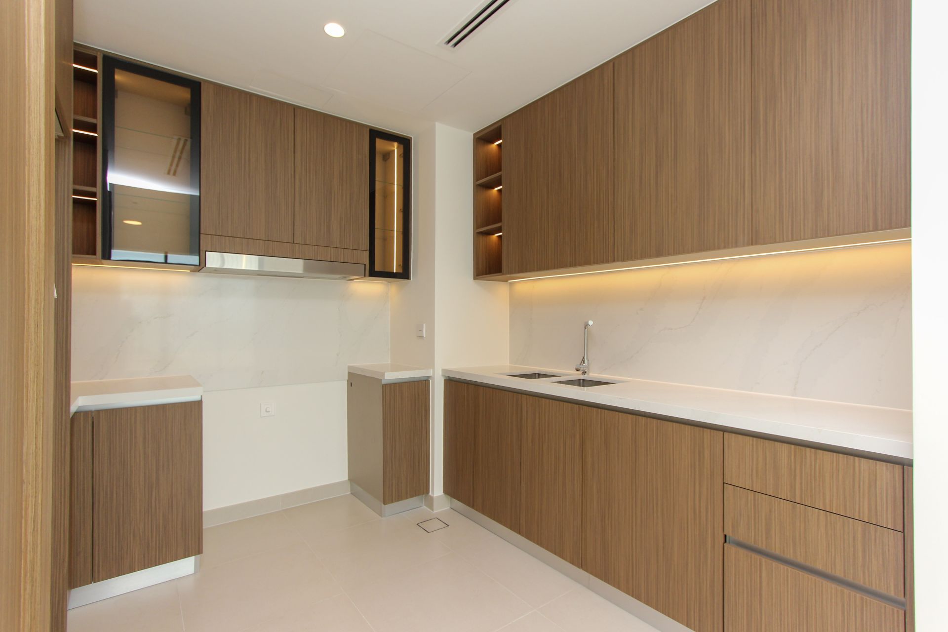 Corner Unit | Lagoon View | Brand New