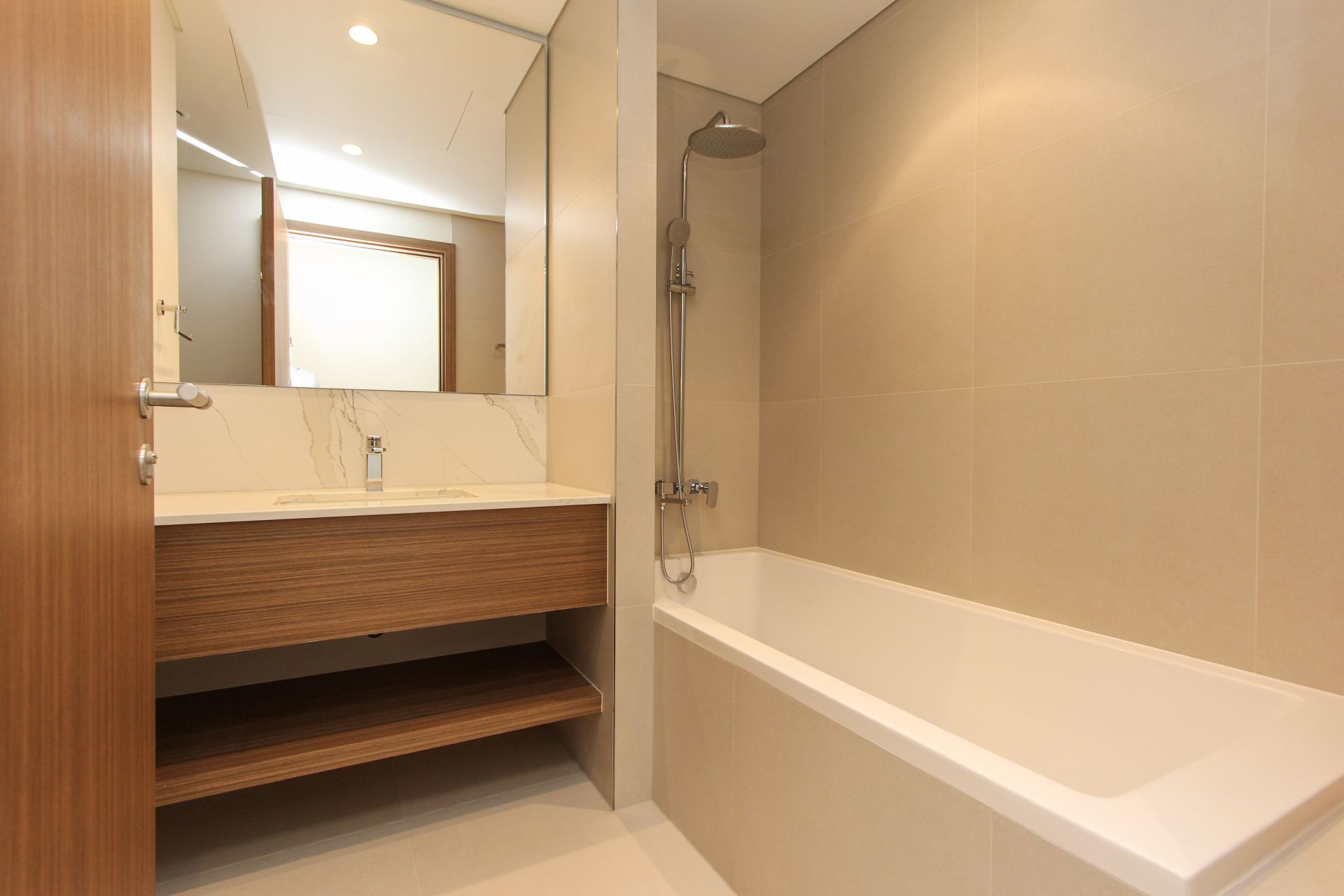 Corner Unit | Lagoon View | Brand New