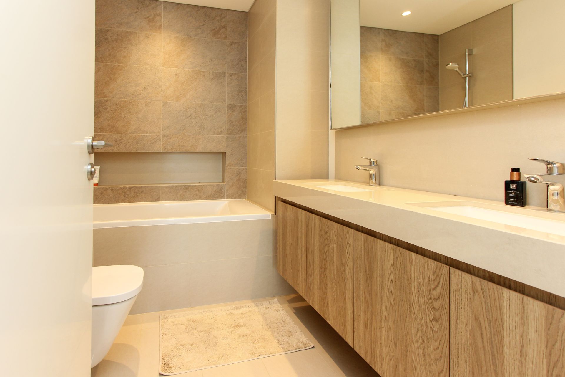 Burj Khalifa and Fountain View | Chiller Free