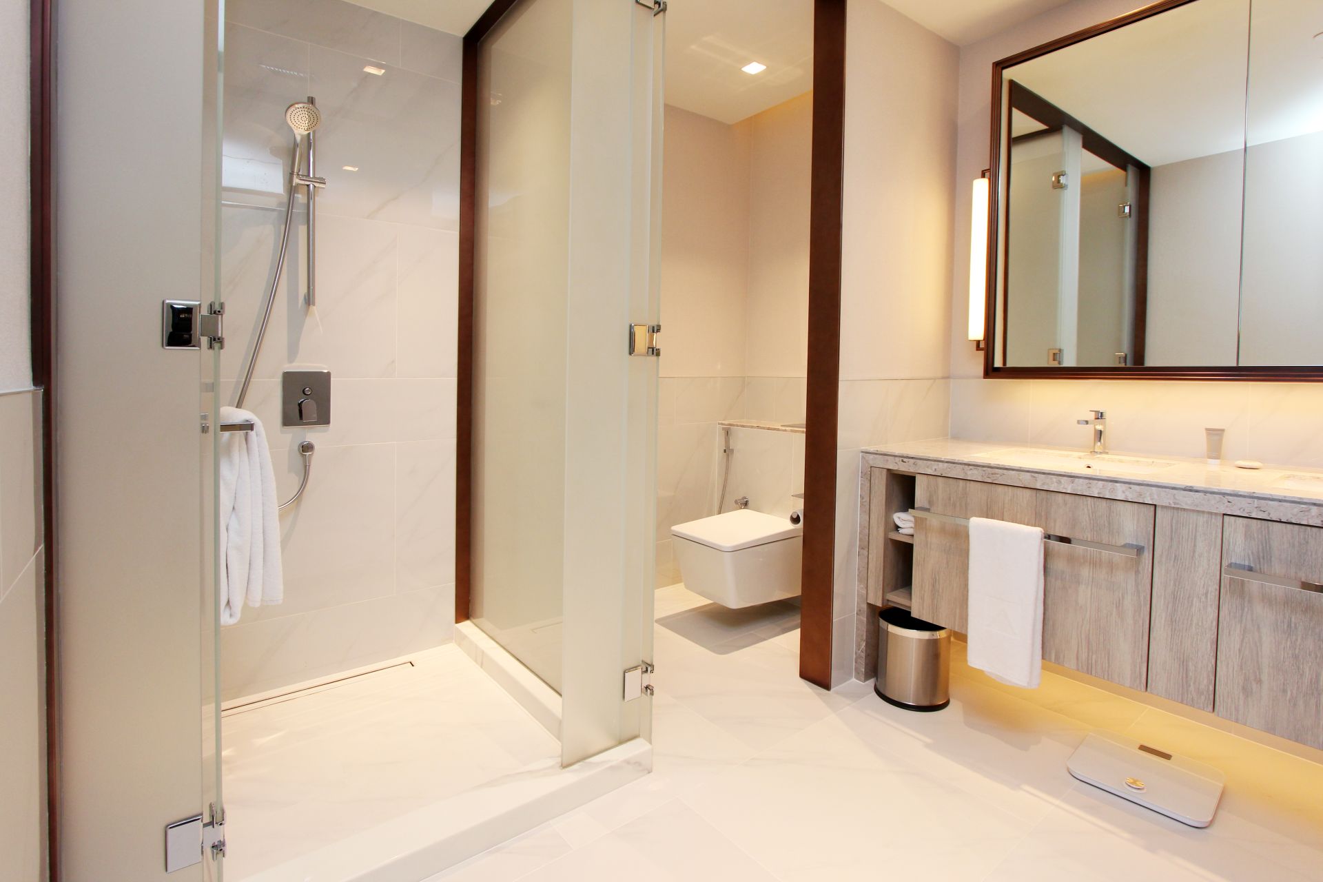 Huge Layout | Downtown View | Luxurious Living