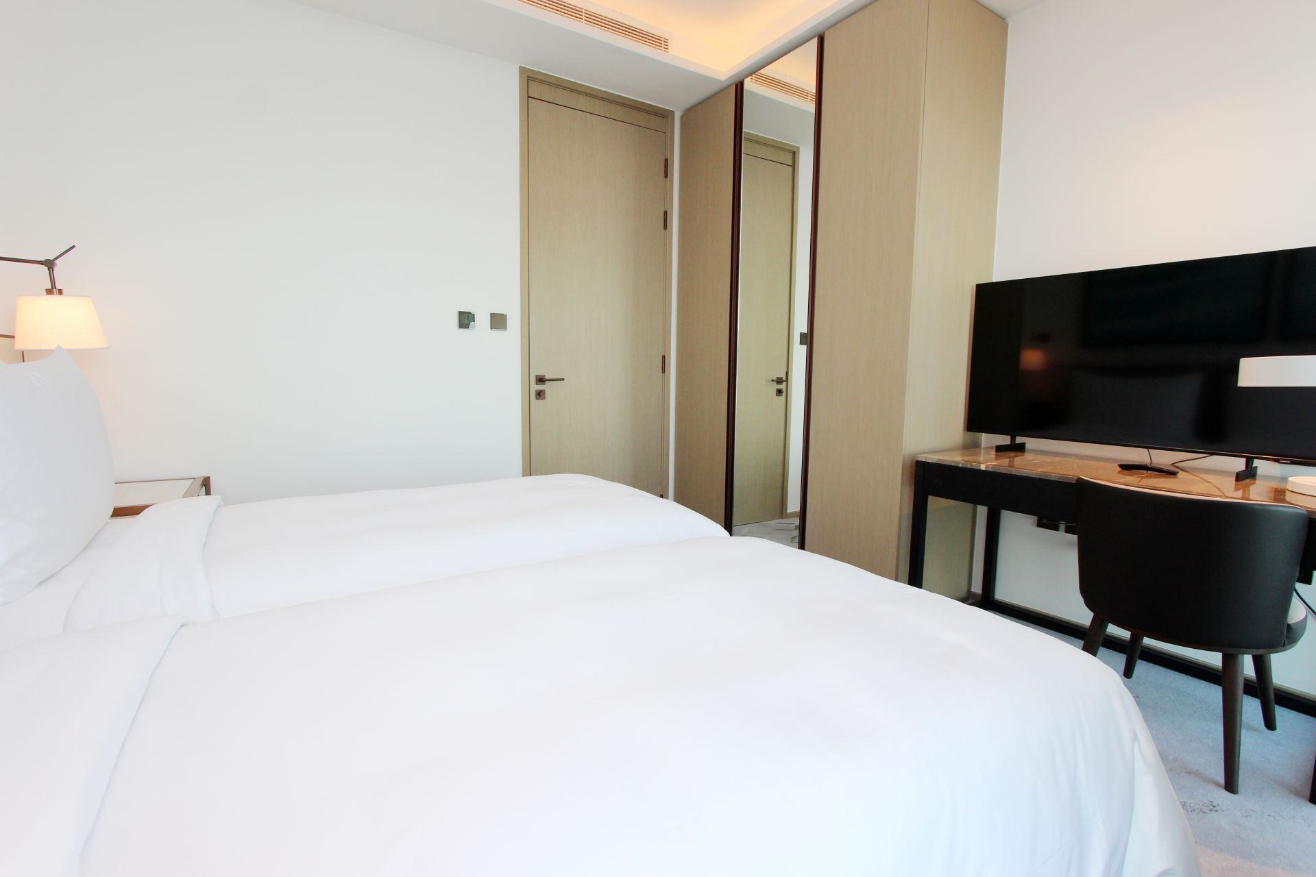 Huge Layout | Downtown View | Luxurious Living